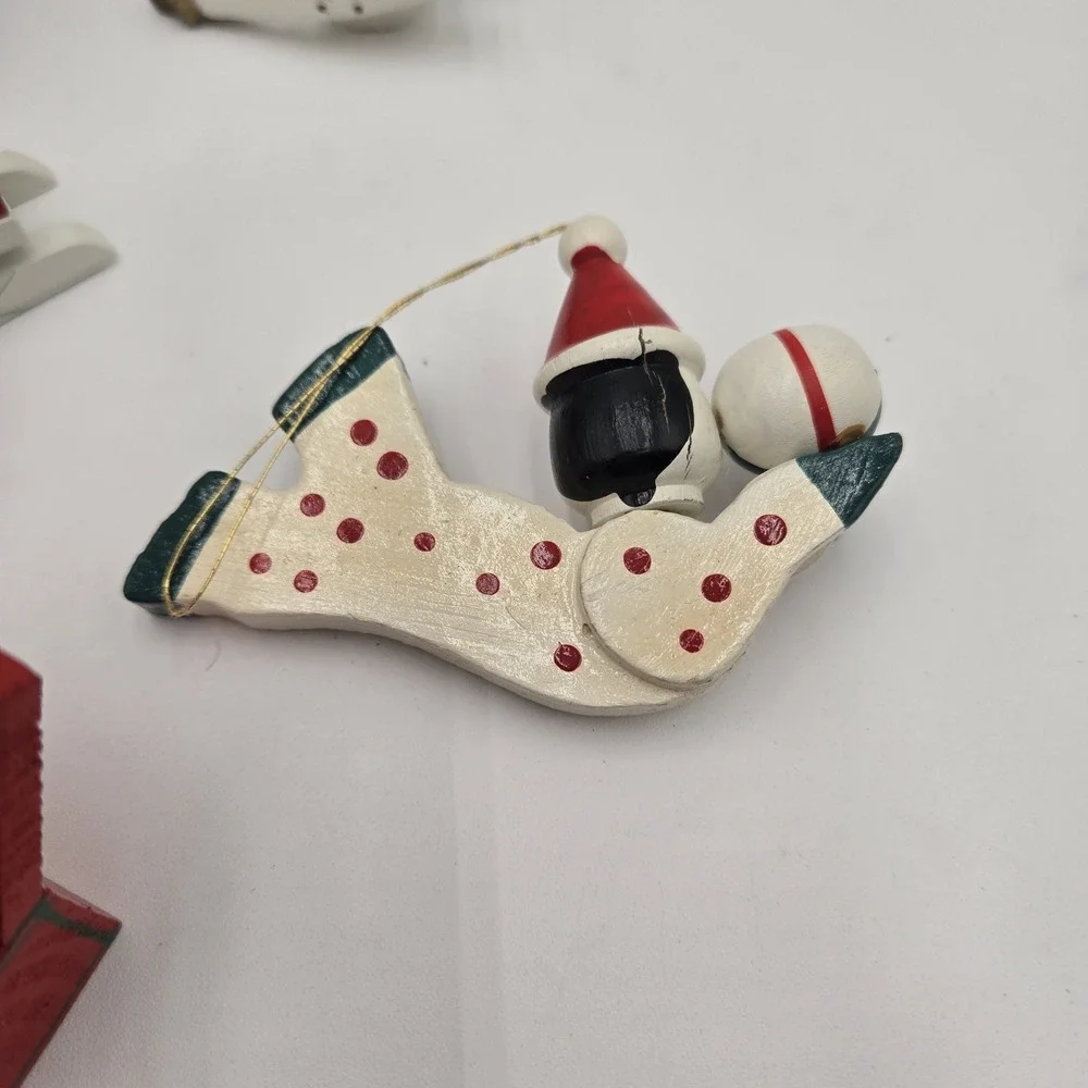 READ 12 Vtg Miniature Wooden Christmas‎ Tree Ornaments Hand-Painted